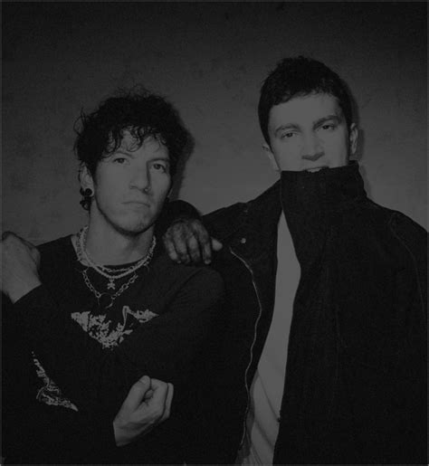 21 pilots official site.